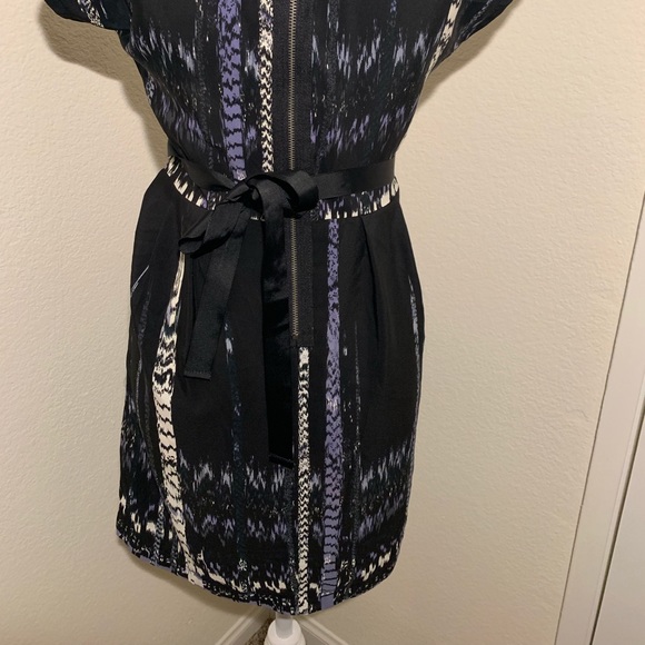 Short sleeve dress, tie back - Picture 4 of 7